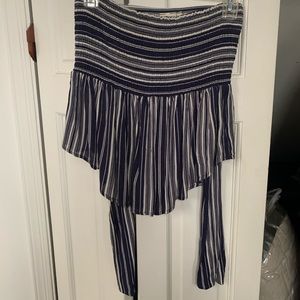 Strapless shirt ties in the back